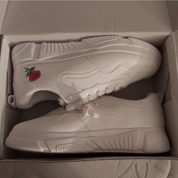 Floral Embroidery White Sneakers - Picture 2 of 5